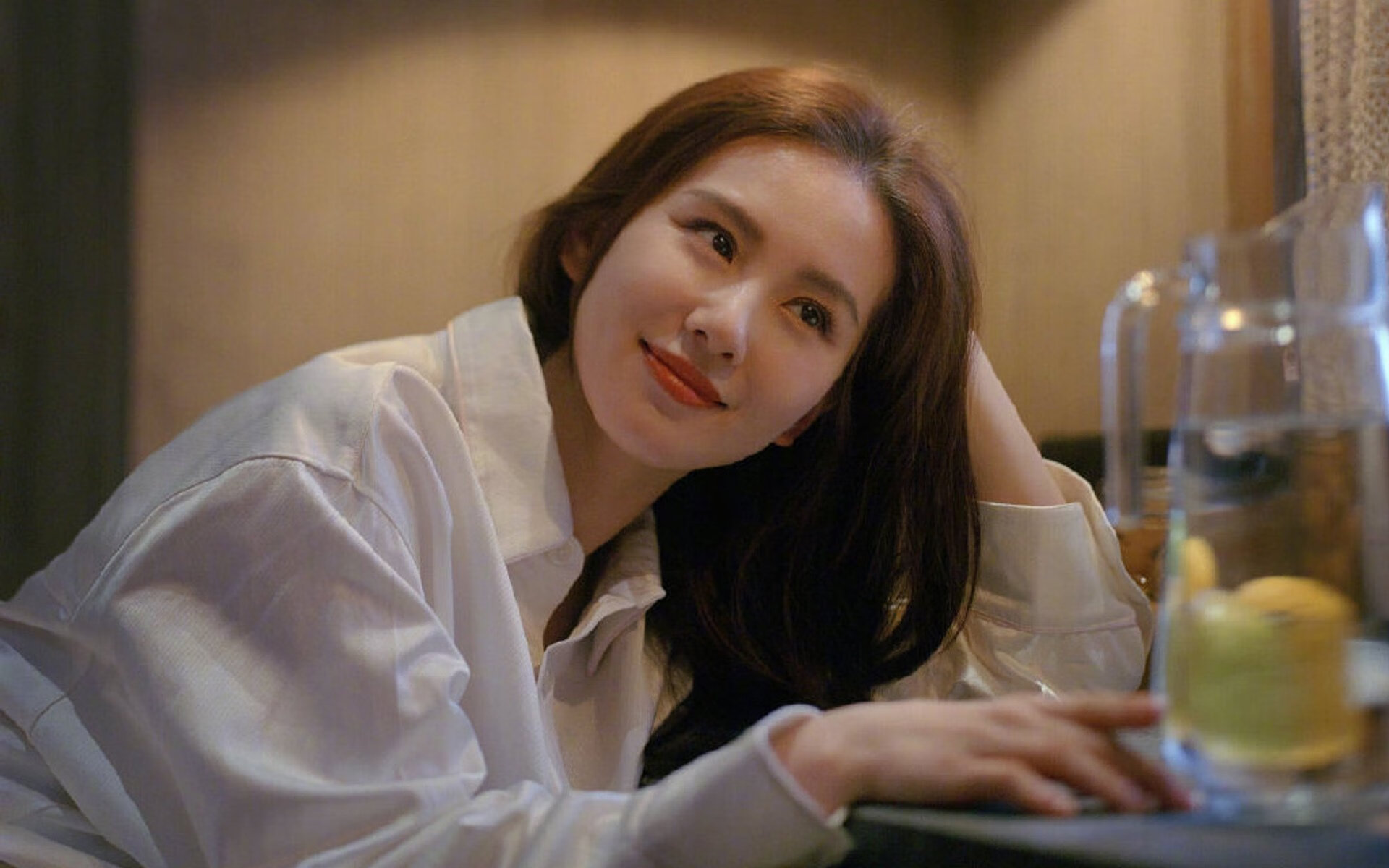 重要比赛中球队实力尽显，角逐激烈，足球比赛中,球队包括