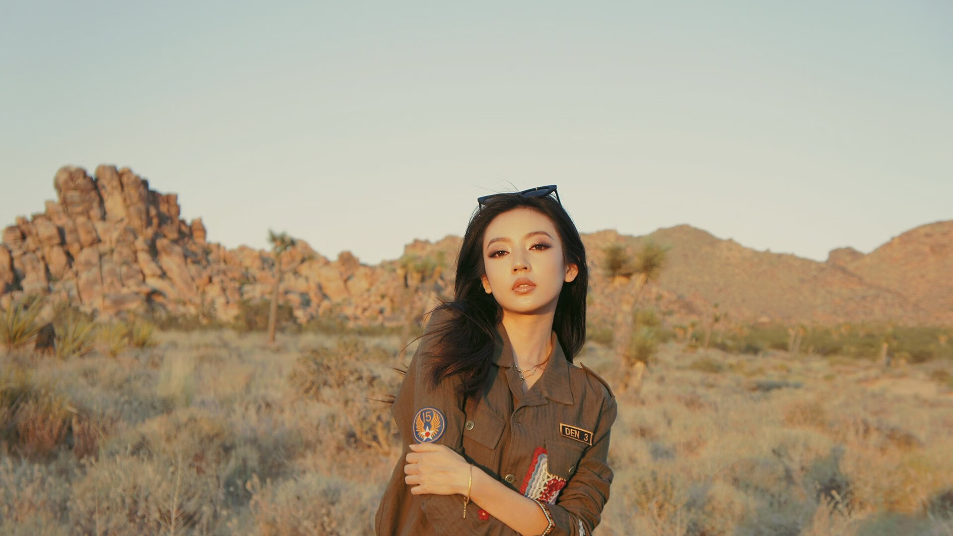 中场站位分层是否影响后场出球线路选择，中场分几种